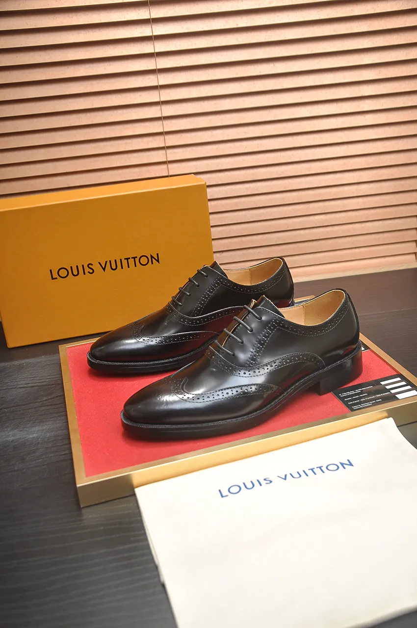 Men's men's shoes 💰500💶 [LV] (original single cowhide lining) 🍀LV's latest genuine leather business suit shoes are launched simultaneously on the official website. The first-layer cowhide imported from Italy is made of heavy gold, 💥official website 1:1 rubber outsole. Versatile to wear, high-end without losing class, and the color combination is extraordinary. This four-season style is alluring when worn on your feet, showing off your big-name flair. Standard code 38-45 (45 customized)